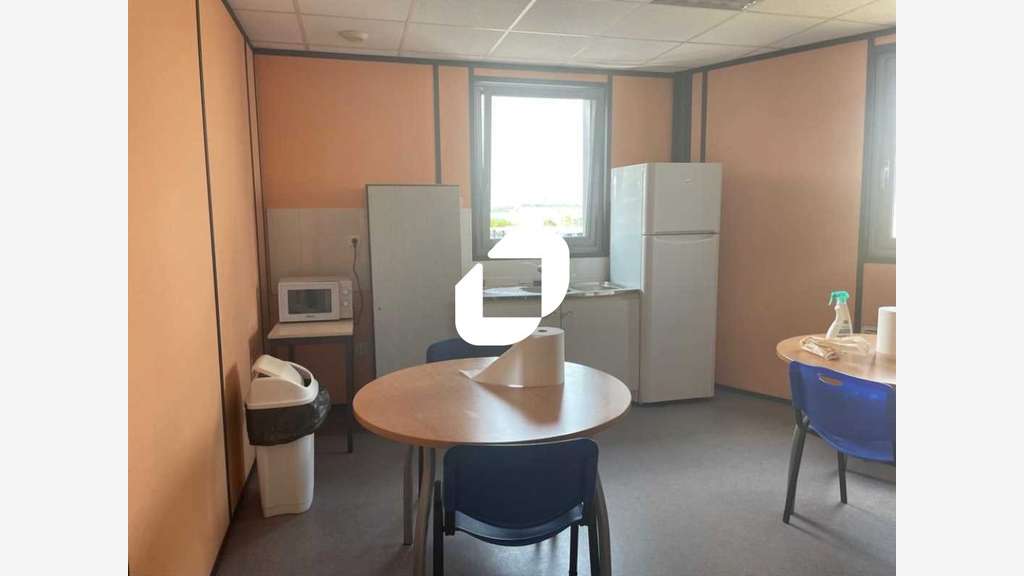 A louer Local d'activité 2000m² Magny en vexin
