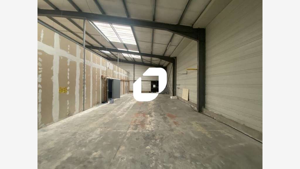 A louer Local d'activité 462m² Magny en vexin