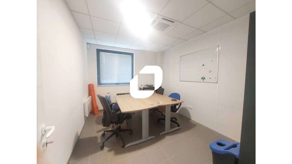 A louer Local d'activité 649m² Magny les hameaux