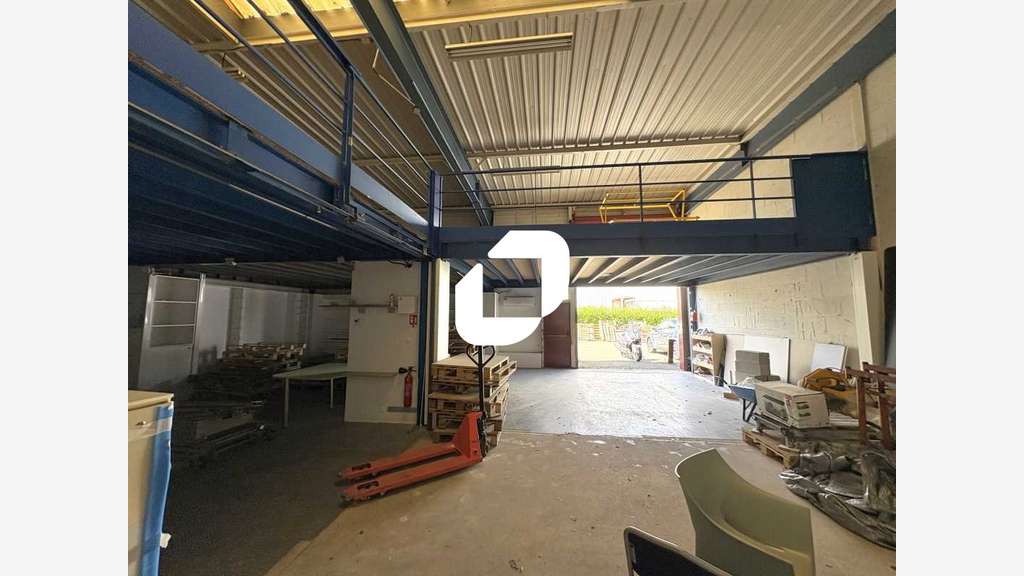 A louer Local d'activité 522m² Magny les hameaux