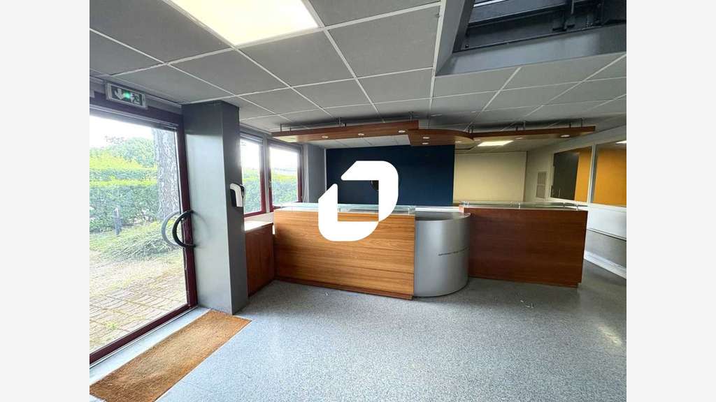 A louer Local d'activité 522m² Magny les hameaux