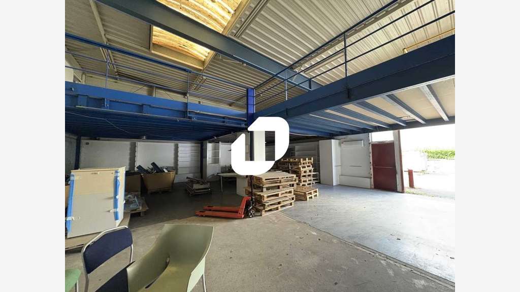 A louer Local d'activité 522m² Magny les hameaux