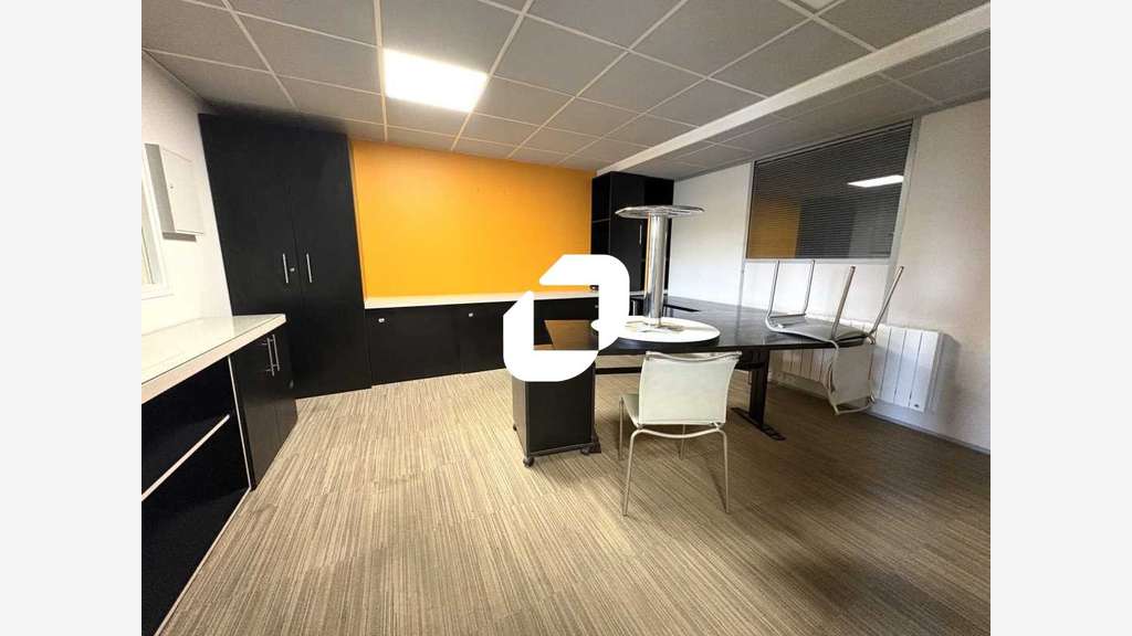 A louer Local d'activité 522m² Magny les hameaux