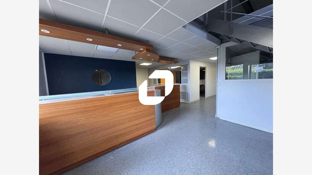 A louer Local d'activité 522m² Magny les hameaux
