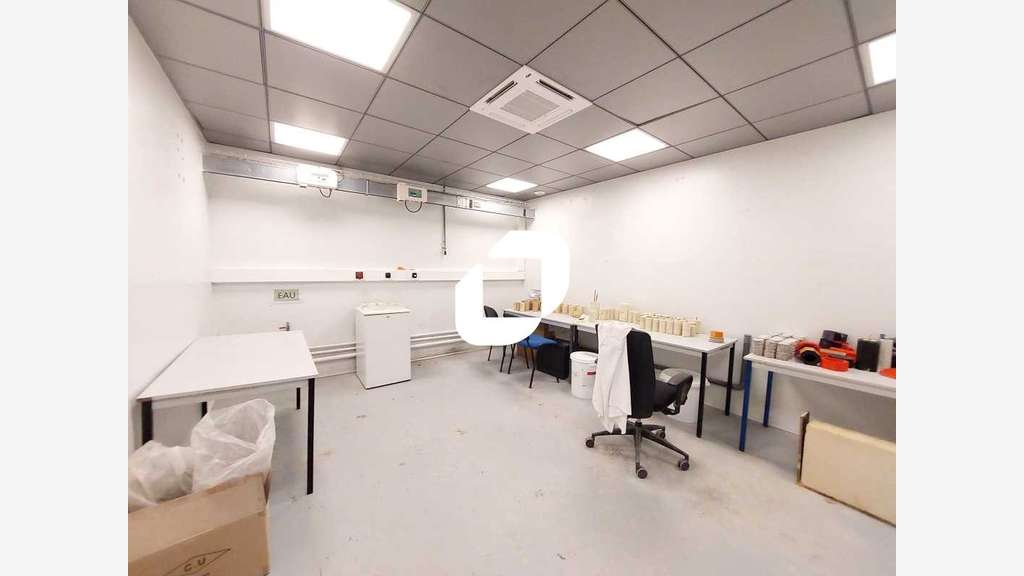 A louer Local d'activité 649m² Magny les hameaux