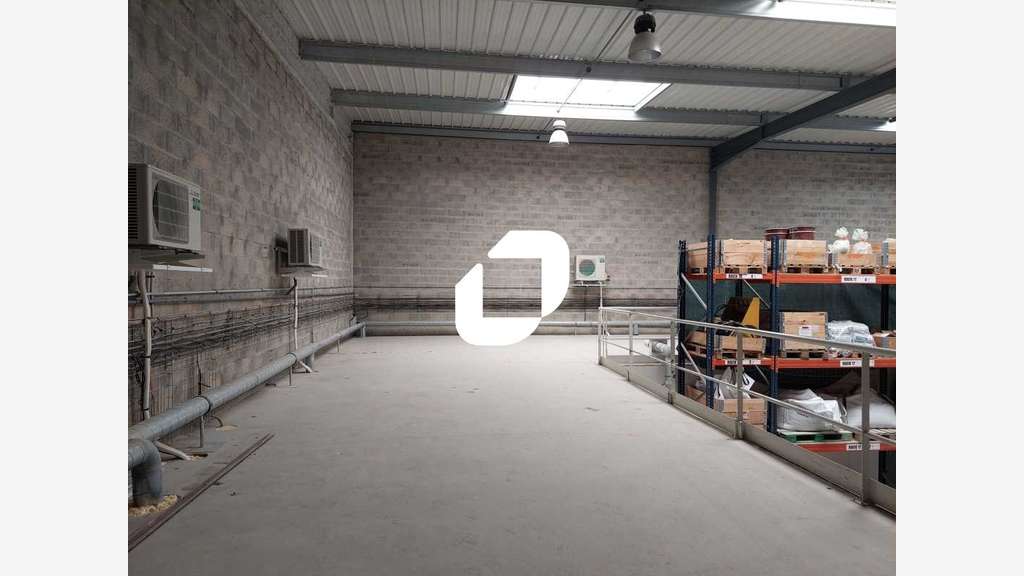 A louer Local d'activité 599m² Magny les hameaux
