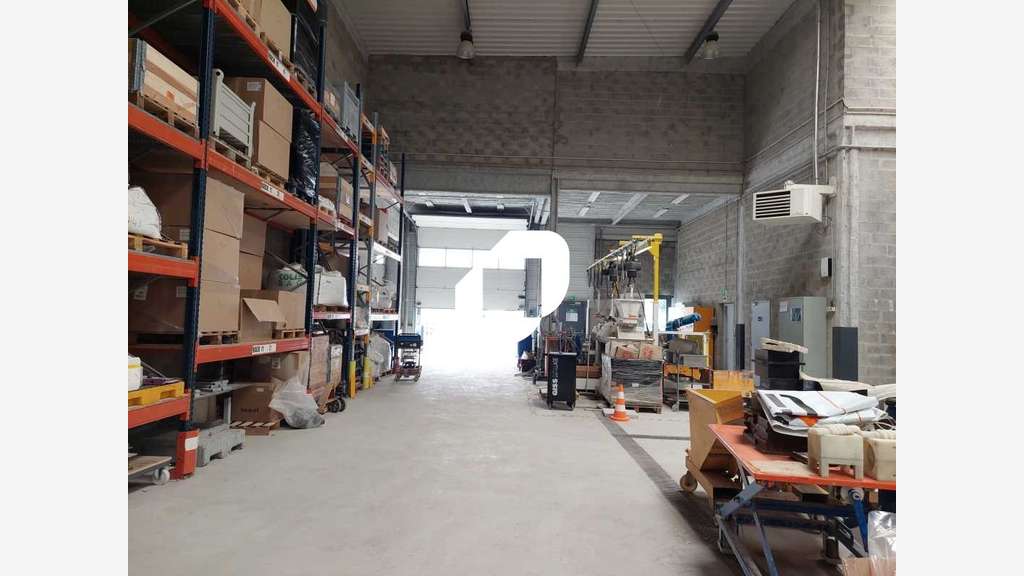 A louer Local d'activité 599m² Magny les hameaux