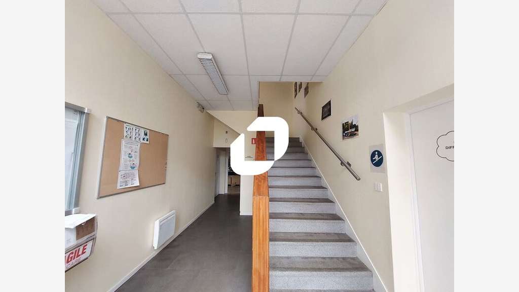 A louer Local d'activité 754m² Magny les hameaux