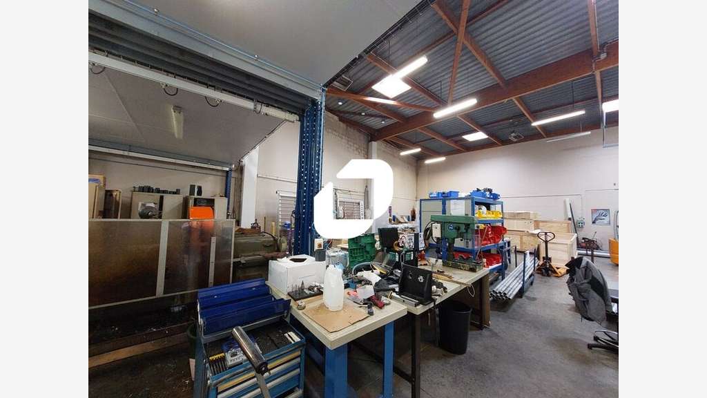 A louer Local d'activité 754m² Magny les hameaux