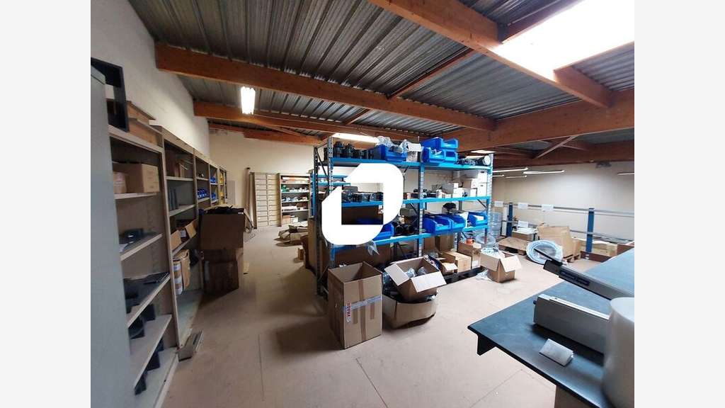 A louer Local d'activité 754m² Magny les hameaux