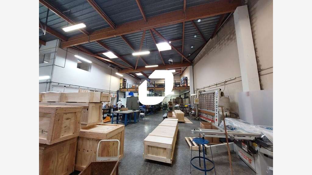 A louer Local d'activité 754m² Magny les hameaux