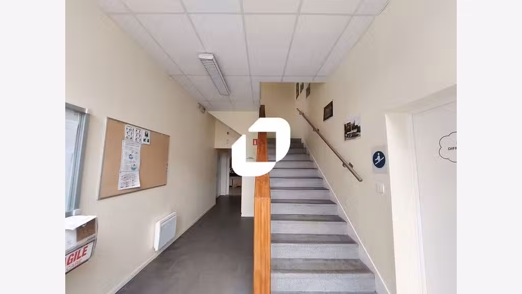 A louer Local d'activité 754m² Magny les hameaux