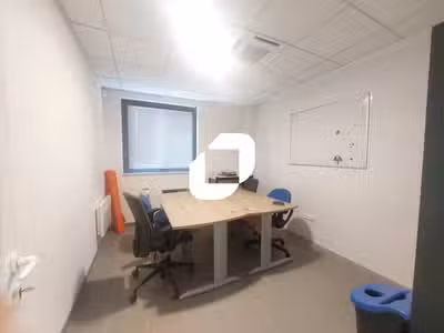 A louer Local d'activité 1248m² Magny les hameaux