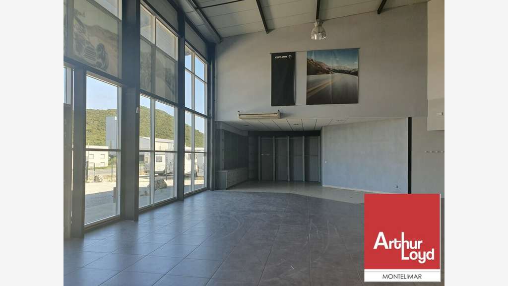 Local d'activité 1150m² à louer à Malataverne