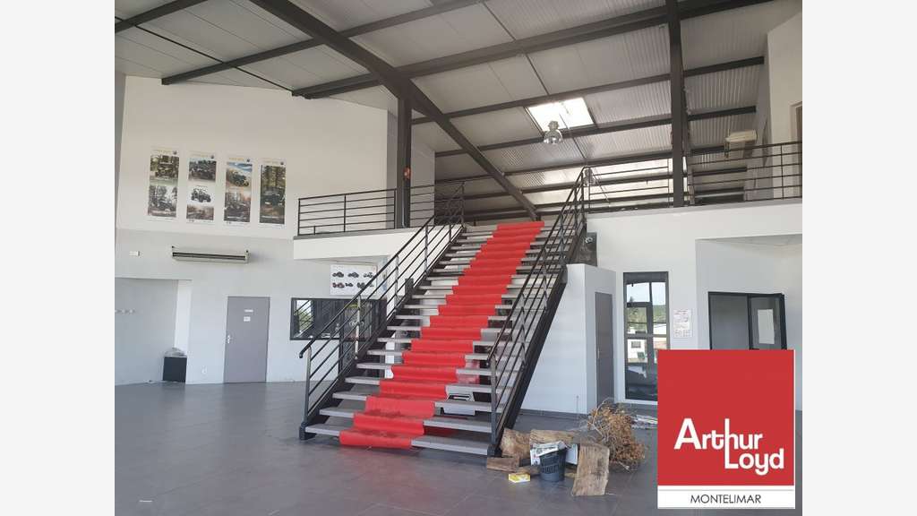 Local d'activité 1150m² à louer à Malataverne