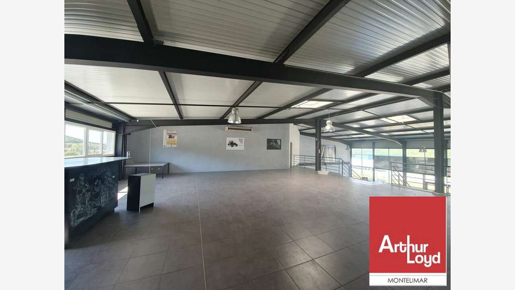 Local d'activité 1150m² à louer à Malataverne