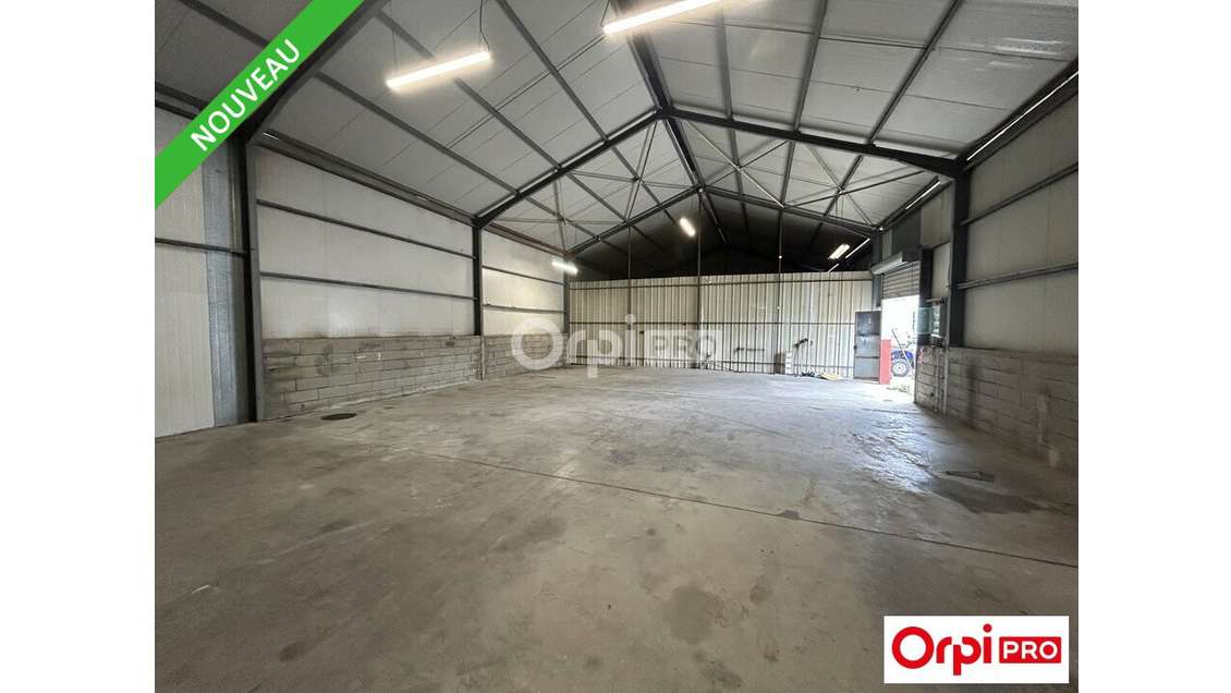 A louer local d'activité 350m² à Malataverne 