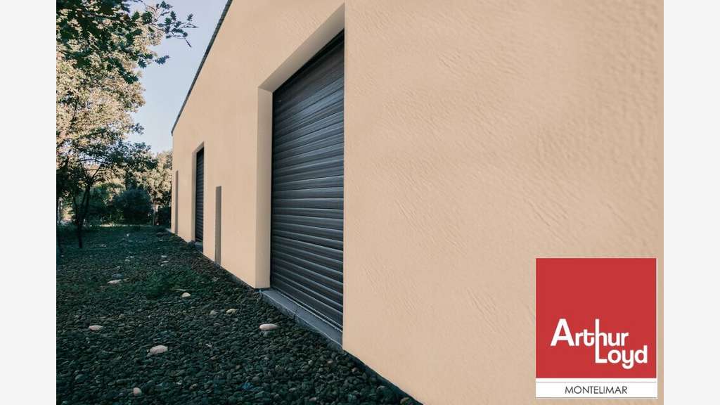 Entrepôt 363m² à louer Zone du Razas à Malataverne