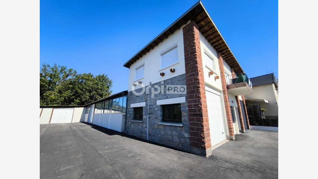 Local professionnel de 430m² à louer à Malemort