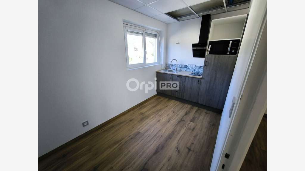 Local professionnel de 430m² à louer à Malemort