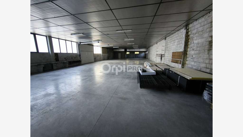 Local professionnel de 430m² à louer à Malemort