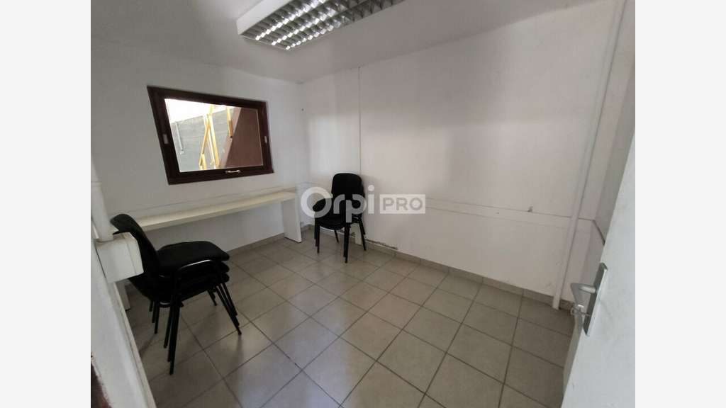 A louer local professionnel de 250m² à Malemort