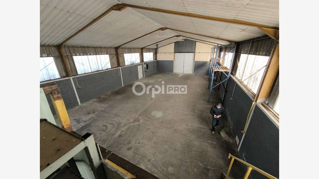 A louer local professionnel de 250m² à Malemort
