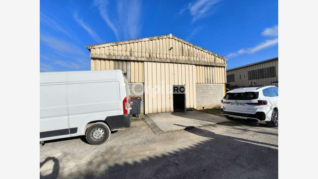 A louer local professionnel de 250m² à Malemort