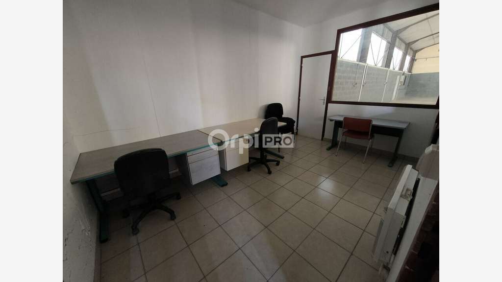 A louer local professionnel de 250m² à Malemort