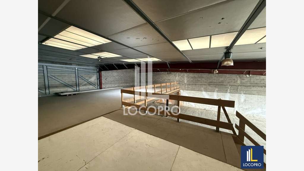 A louer entrepôt 375m² Mandelieu Parc la Siagne