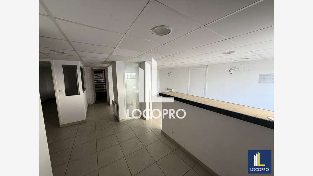 A louer entrepôt 375m² Mandelieu Parc la Siagne