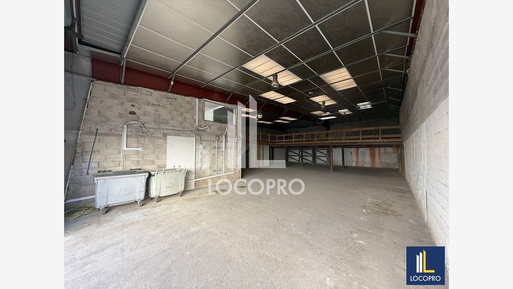 A louer entrepôt 375m² Mandelieu Parc la Siagne