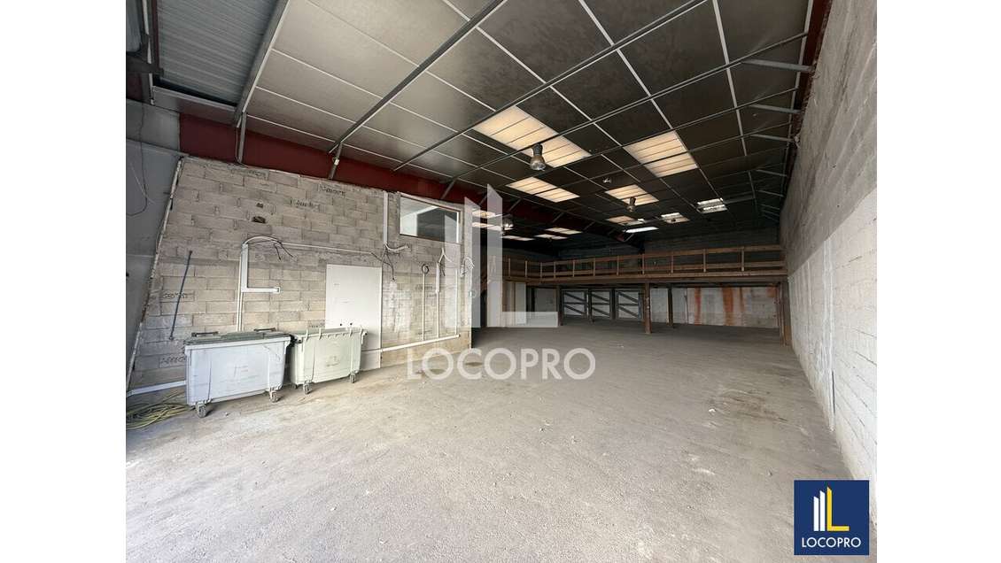 A louer entrepôt 375m² Mandelieu Parc la Siagne