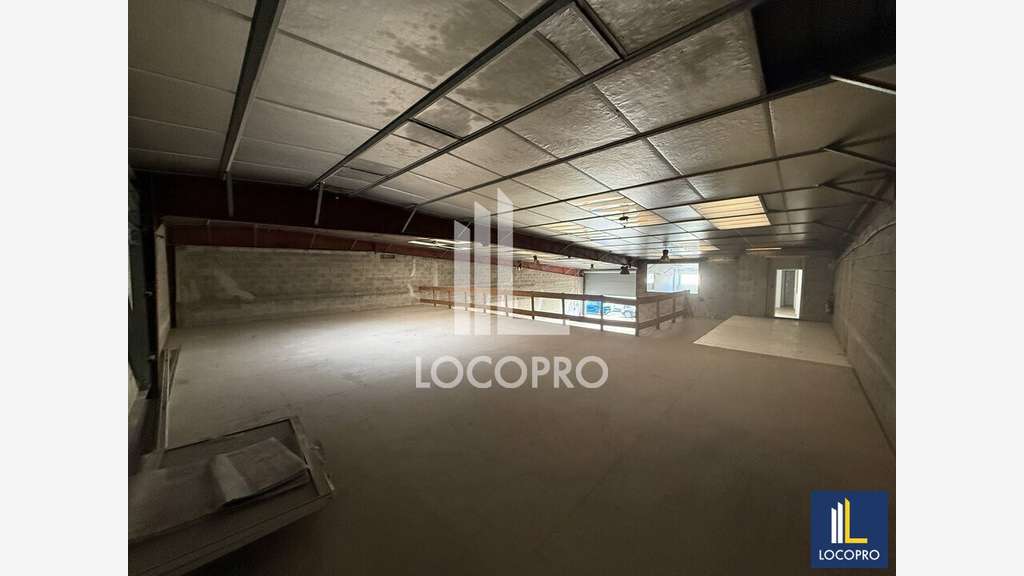 A louer entrepôt 375m² Mandelieu Parc la Siagne