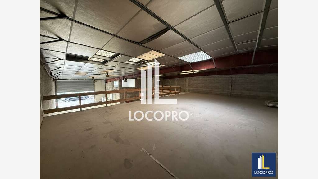 A louer entrepôt 375m² Mandelieu Parc la Siagne