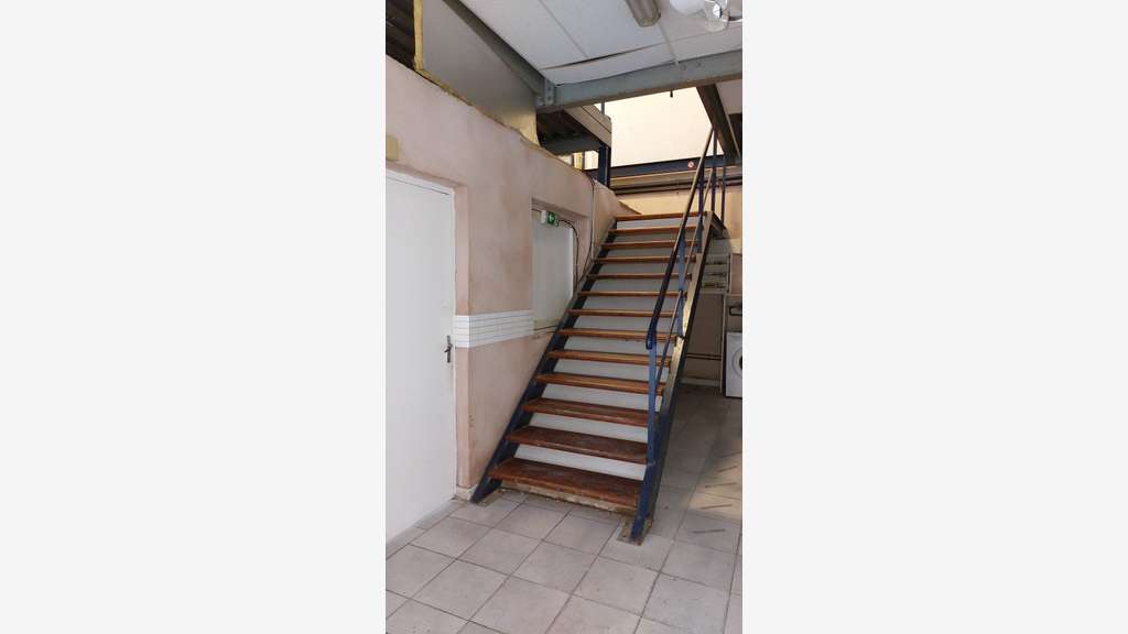 A louer local 538m² Z.I. des Tourrades à Mandelieu