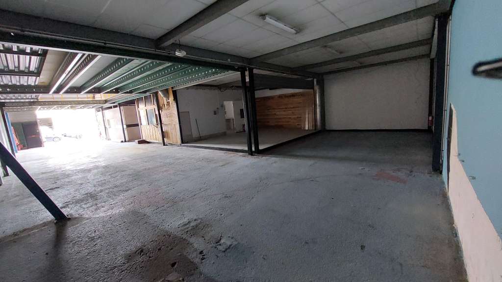 A louer local 538m² Z.I. des Tourrades à Mandelieu