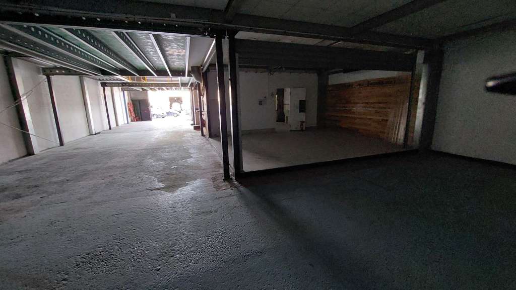 A louer local 538m² Z.I. des Tourrades à Mandelieu
