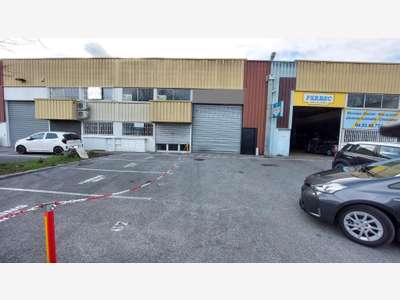 A louer local 538m² Z.I. des Tourrades à Mandelieu