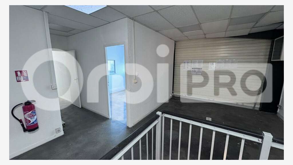 Loue dépôt de 250m² en PA La Siagne à Mandelieu