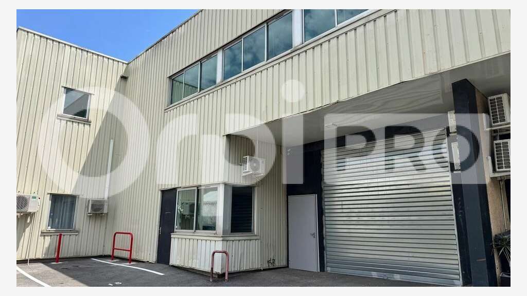 Loue dépôt de 250m² en PA La Siagne à Mandelieu