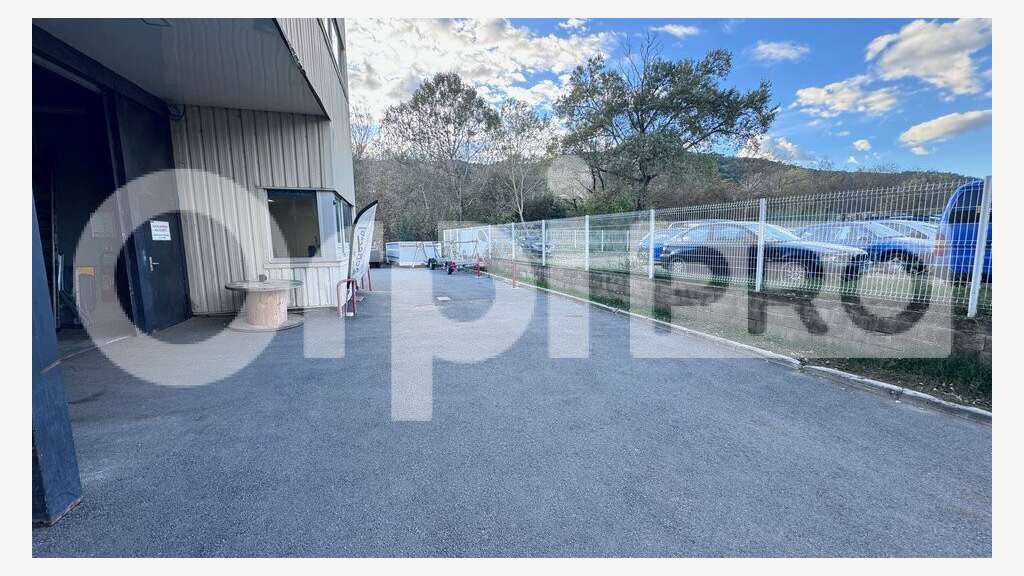 Dépot de 298m² à louer à Mandelieu-la-Napoule