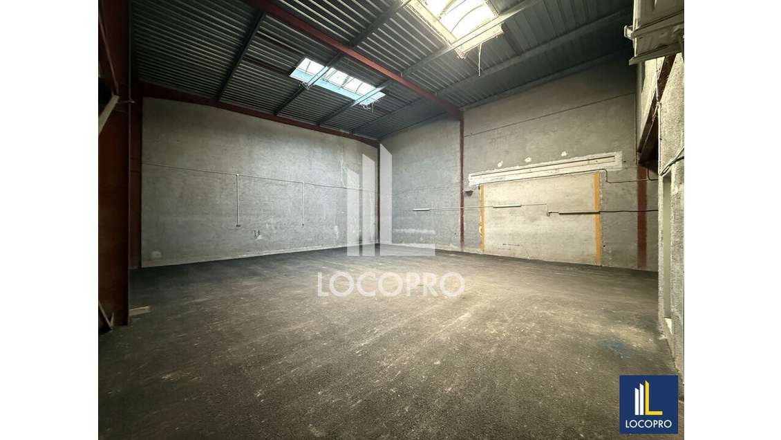 A louer local Parc de la Siagne, à Mandelieu