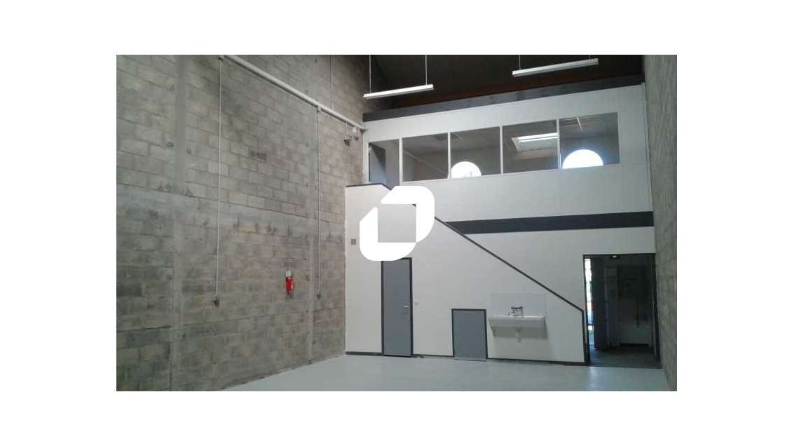 A louer Local d'activité 127m² Mandres les roses