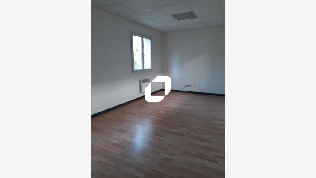 A louer Local d'activité 127m² Mandres les roses