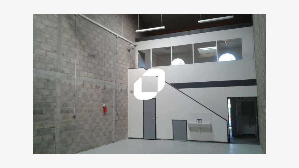 A louer Local d'activité 127m² Mandres les roses