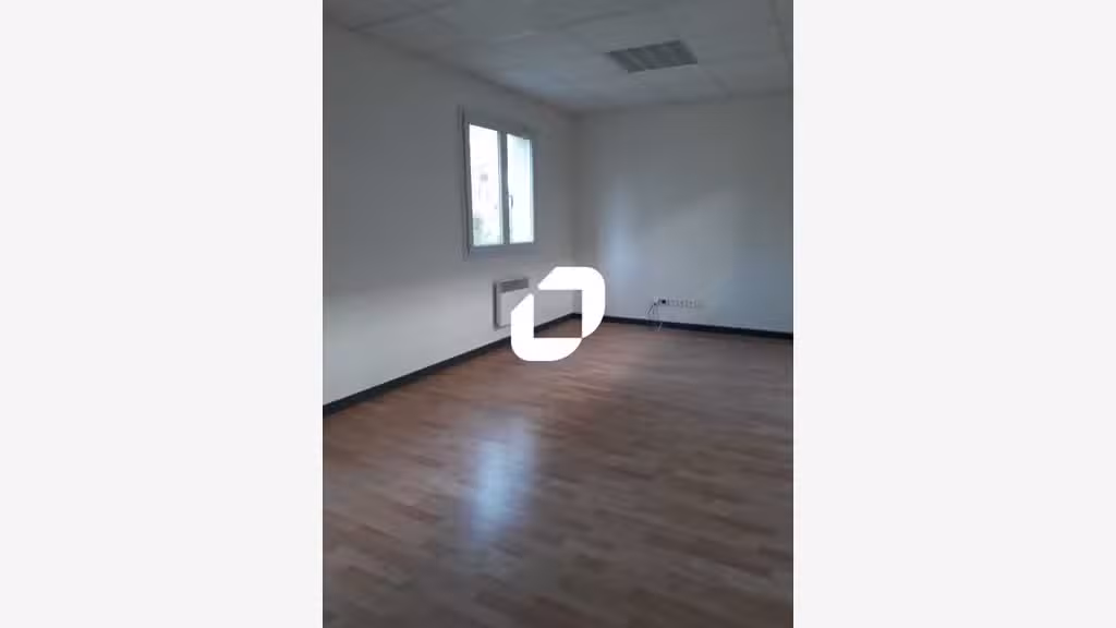 A louer Local d'activité 257m² Mandres les roses