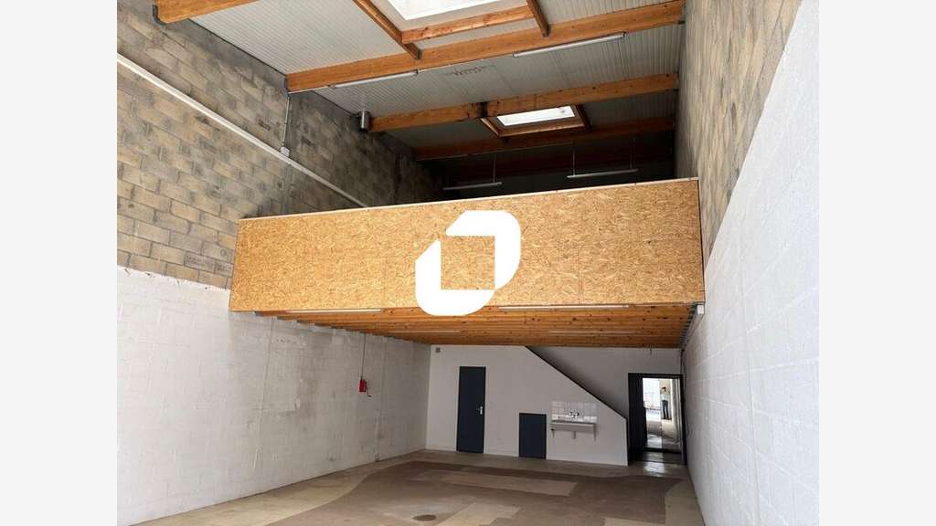 A louer Local d'activité 257m² Mandres les roses