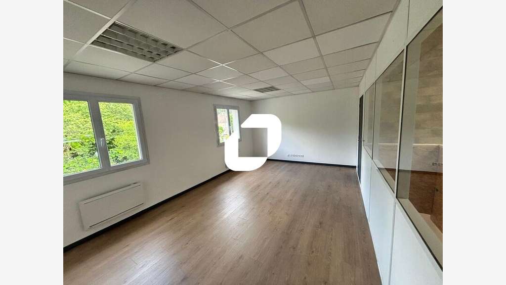 A louer Local d'activité 257m² Mandres les roses