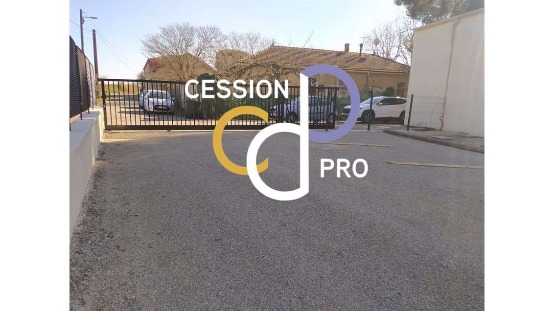 Entrepôt industriel 359m² grand terrain a Manduel